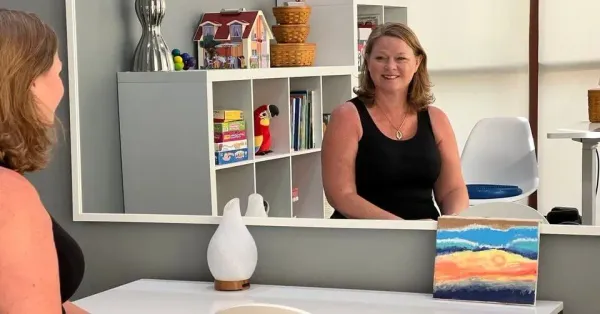 Shauna Newsham working with a client at Tongue Twisters Speech Therapy